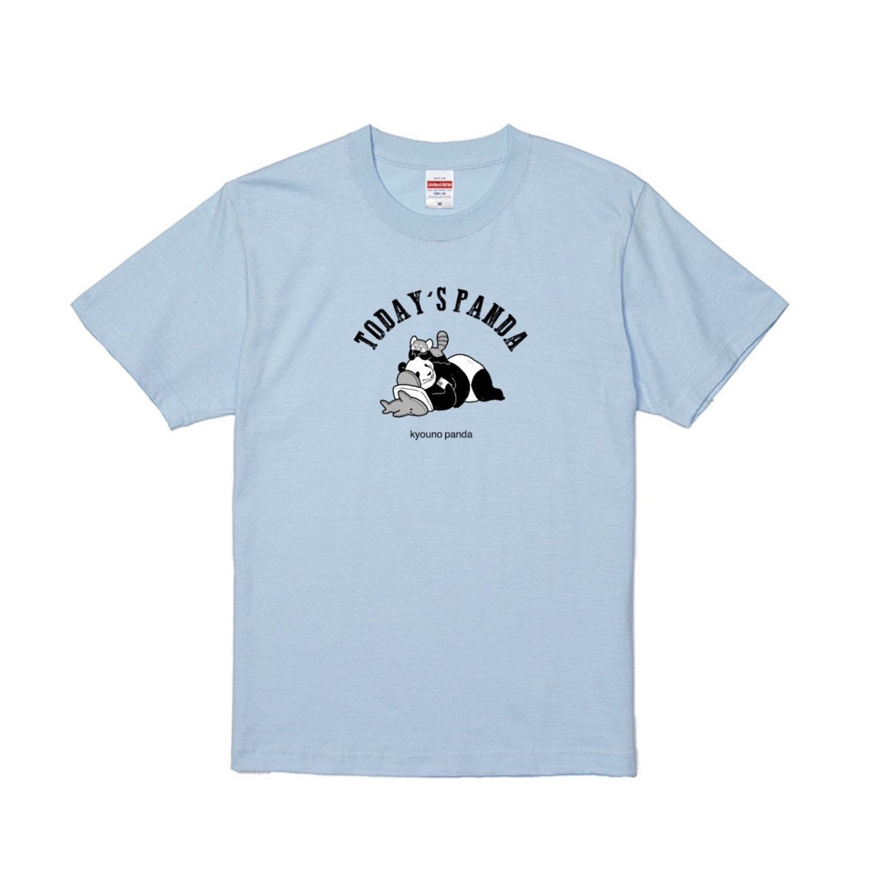 パンダの耳をはむはむするレッサーパンダ Tシャツ