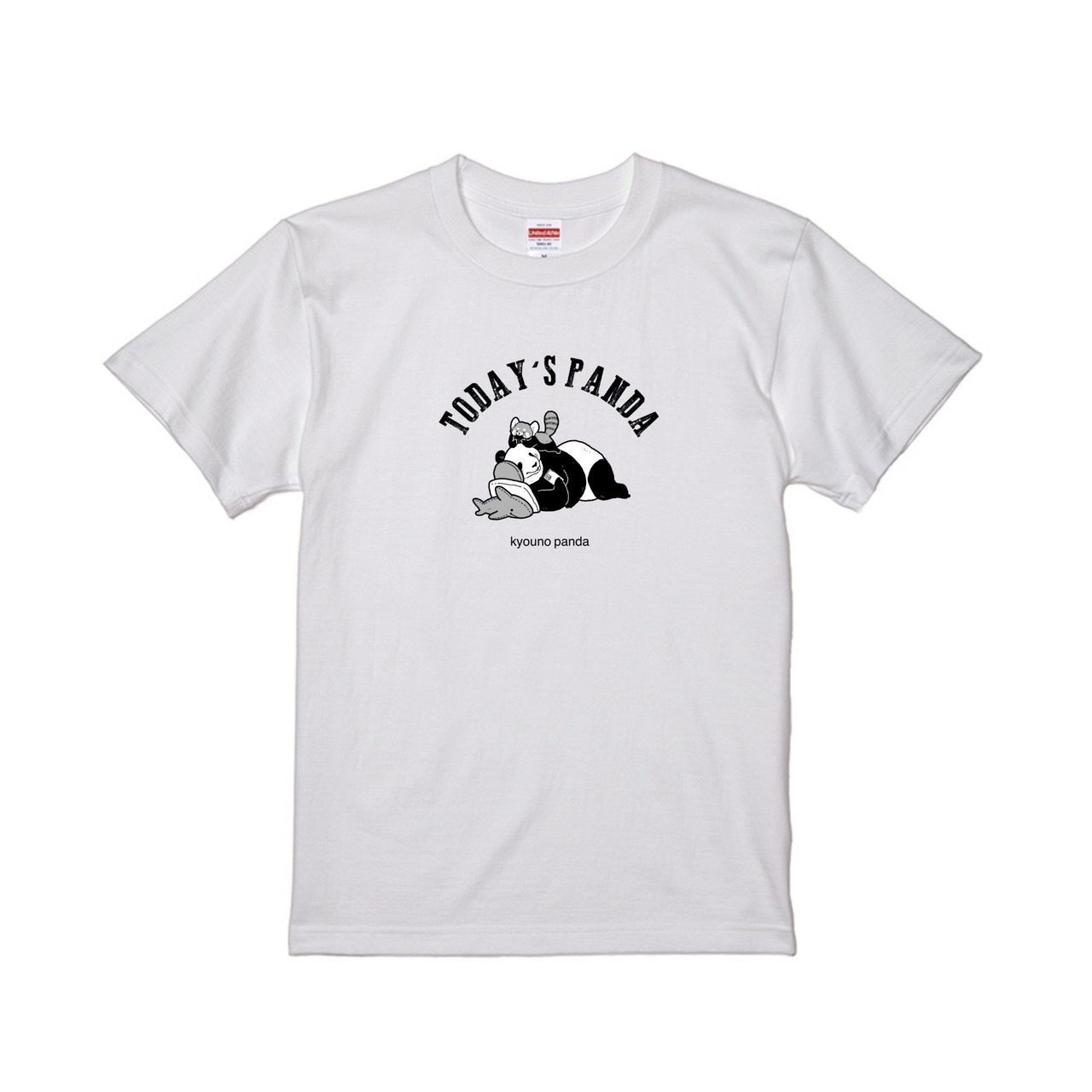 パンダの耳をはむはむするレッサーパンダ Tシャツ